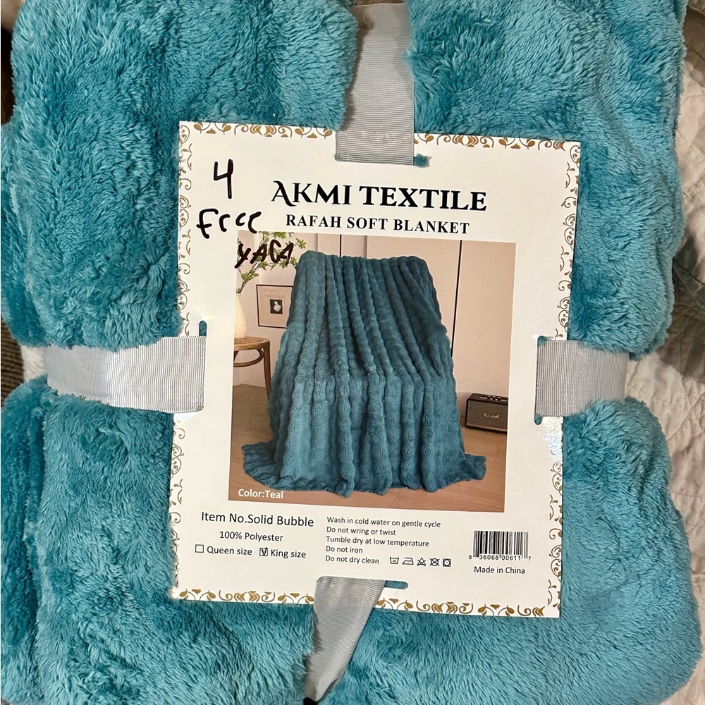 Akmi Textile Rafah Plush Throw Blanket in Teal